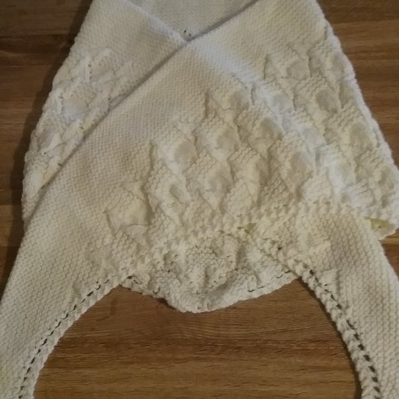 Simple Shawl/Scarf - Picture 2 of 2